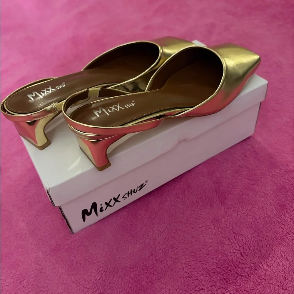 Gold Slingback Block Heel Pumps | Size 9 | Square Toe | Low Heel Dress Shoes - Picture 3 of 3